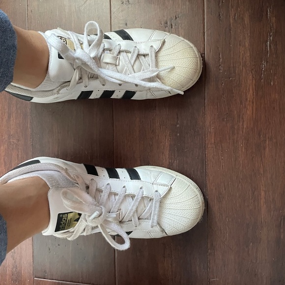 Well worn shoes - Picture 2 of 2